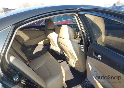 2013 Hyundai Sonata Hybrid Limited z USA, uszkodzony, nr VIN KMHEC4A41DA084654